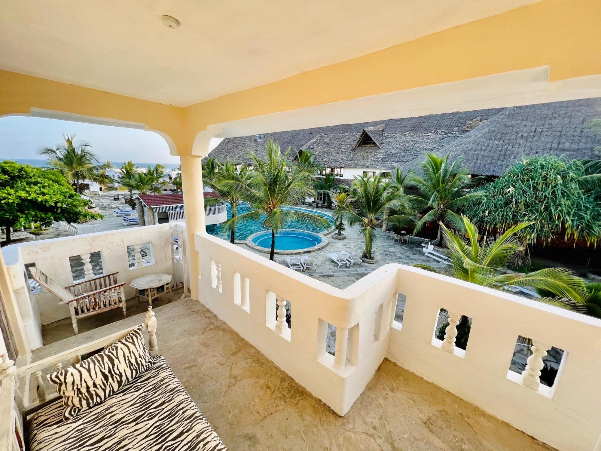 Jacaranda Beach Resort Ватаму Екстер'єр фото