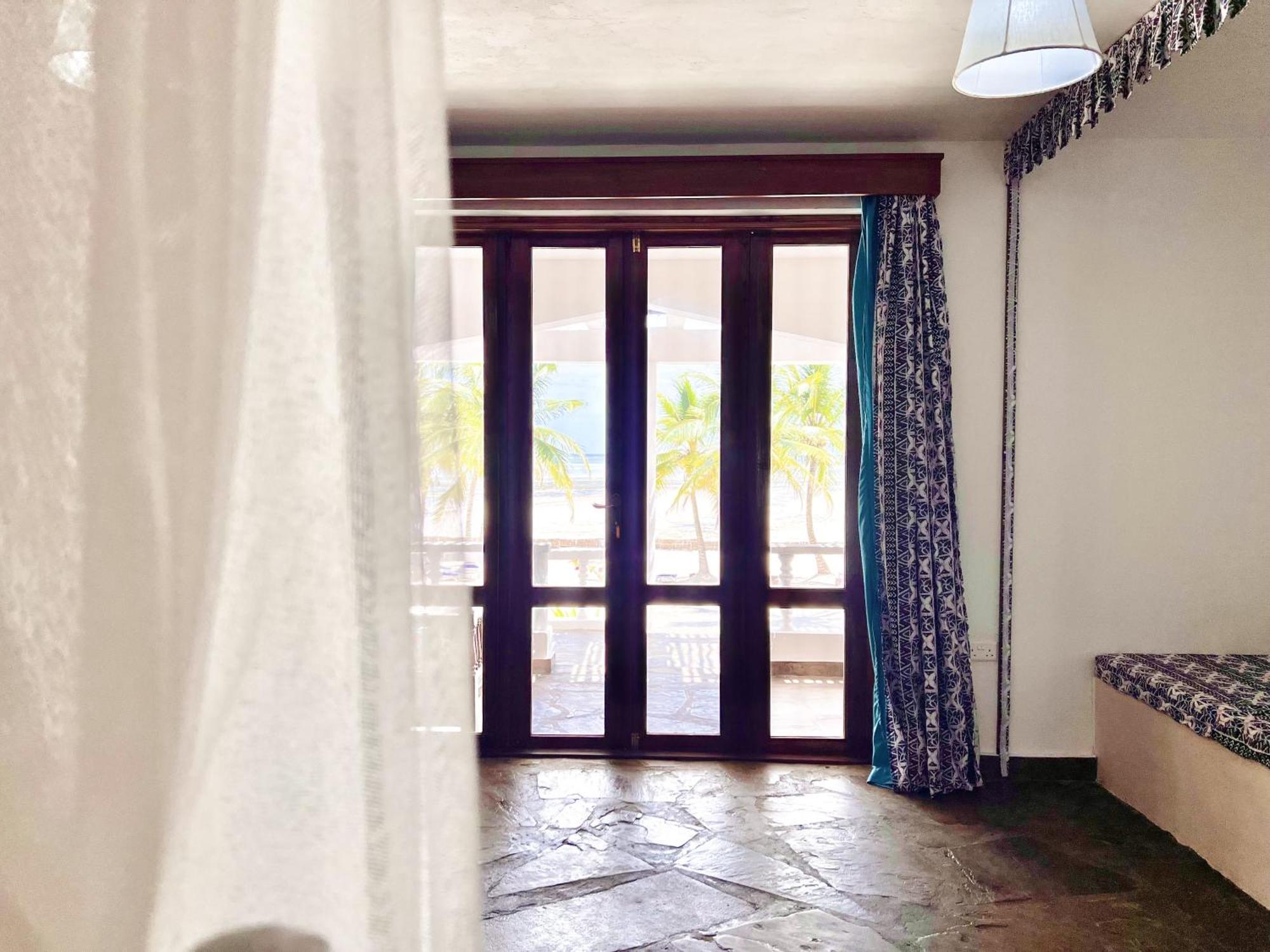 Jacaranda Beach Resort Ватаму Екстер'єр фото