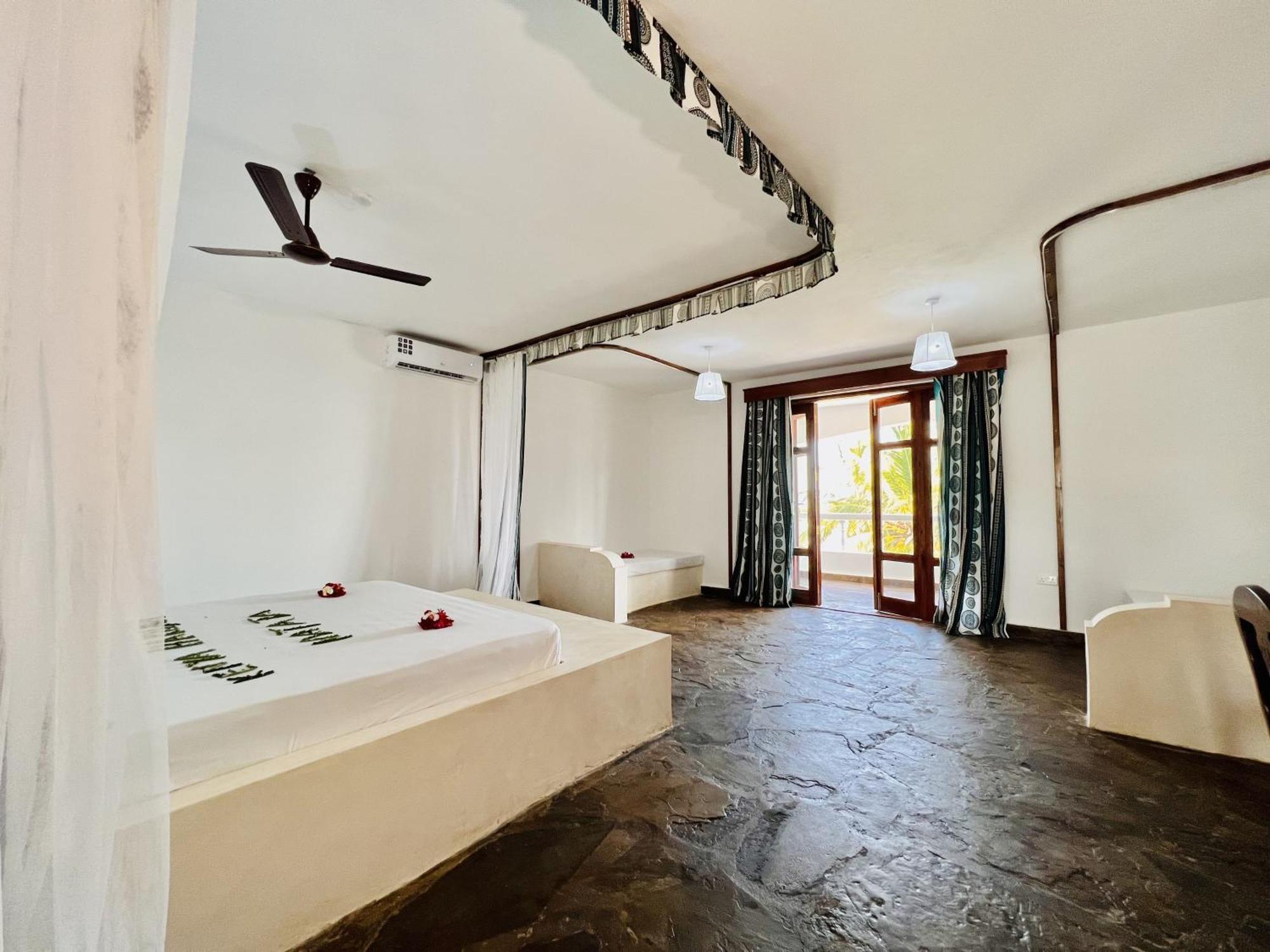 Jacaranda Beach Resort Ватаму Екстер'єр фото